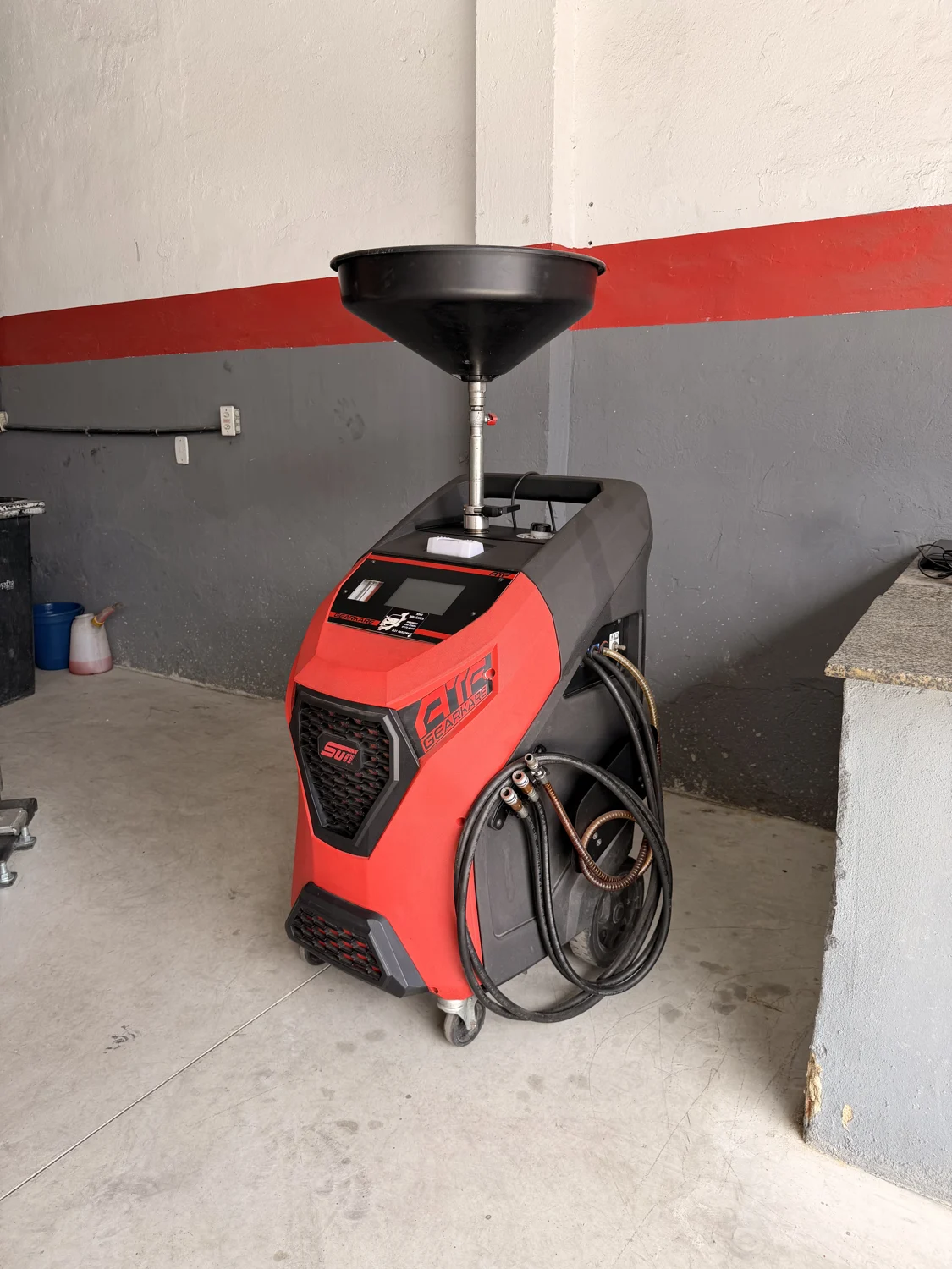 Equipamento automotivo na área de trabalho